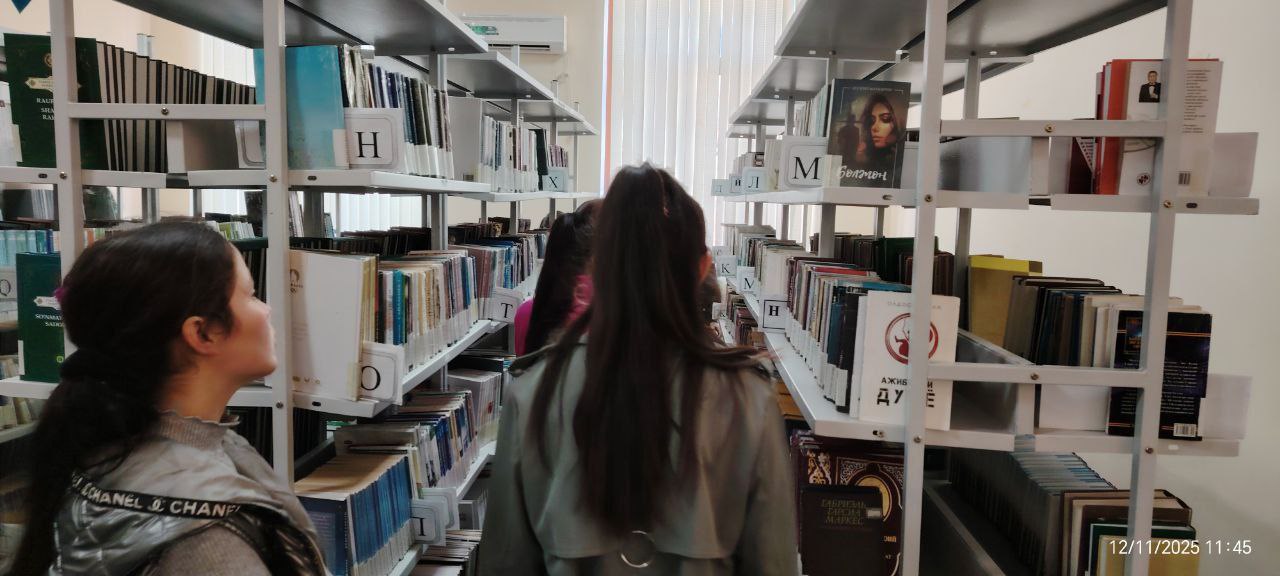 Axborot-kutubxona markazida  “INFOLIB OʻZBEKISTON-2025” XIV Milliy axborot-kutubxona haftaligining uchinchi kuni davomida kitobxonlikni targ‘ib qilish maqsadida  kutubxona bo‘ylab sayohat tashkil qilindi - 77-maktab