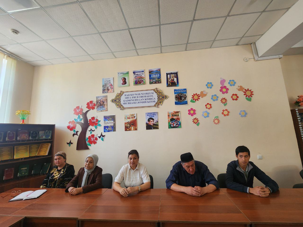 Urgut tuman axborot-kutubxona markazida Qayroqli mahallasi fuqarosi, faol kitobxon Muhammadiyev Rajabboy aka ishtirokida kitobxonlikni targ‘ib qilish maqsadida davra suhbati tashkil qilindi.