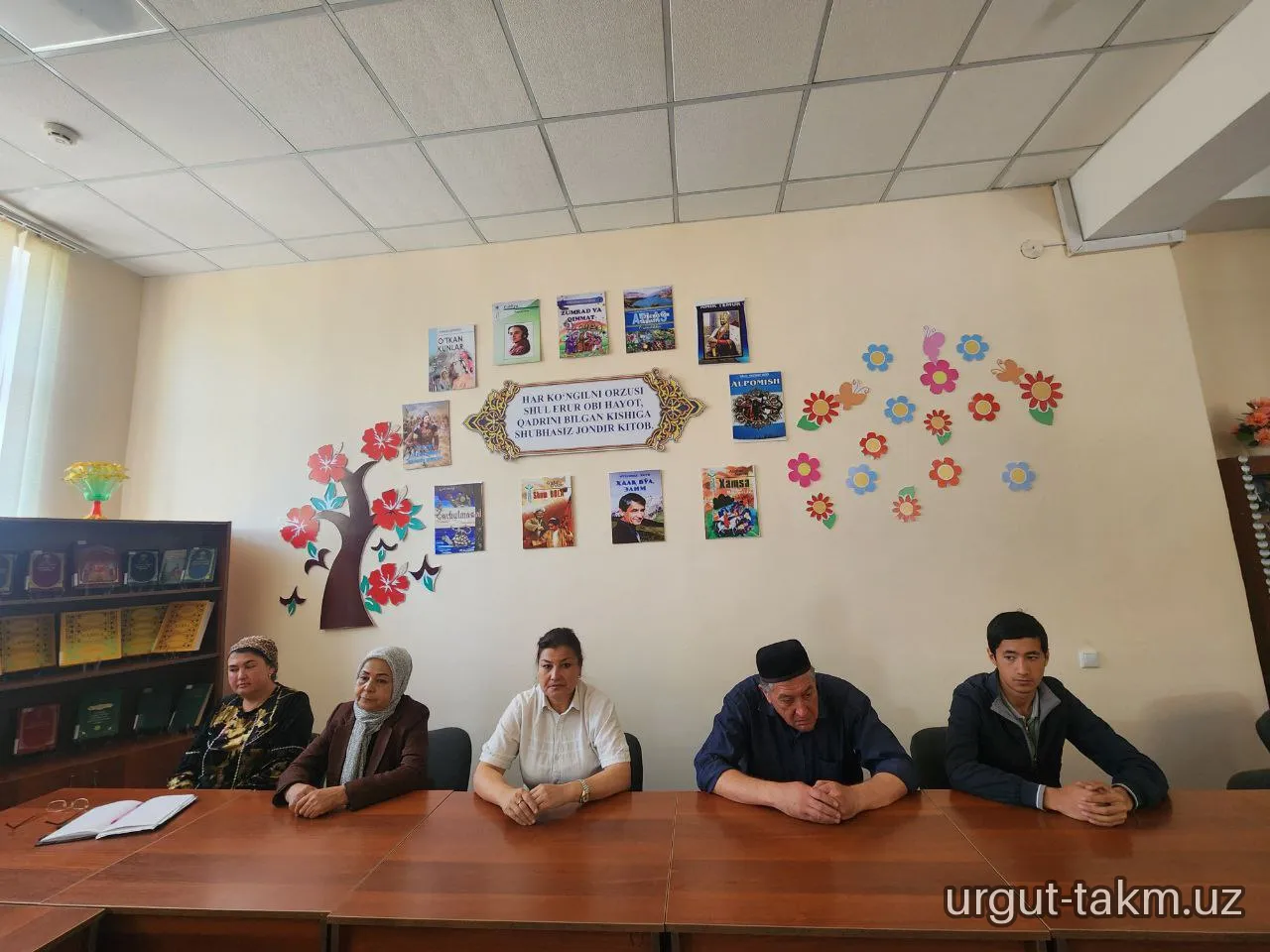Urgut tuman axborot-kutubxona markazida Qayroqli mahallasi fuqarosi, faol kitobxon Muhammadiyev Rajabboy aka ishtirokida kitobxonlikni targ‘ib qilish maqsadida davra suhbati tashkil qilindi.