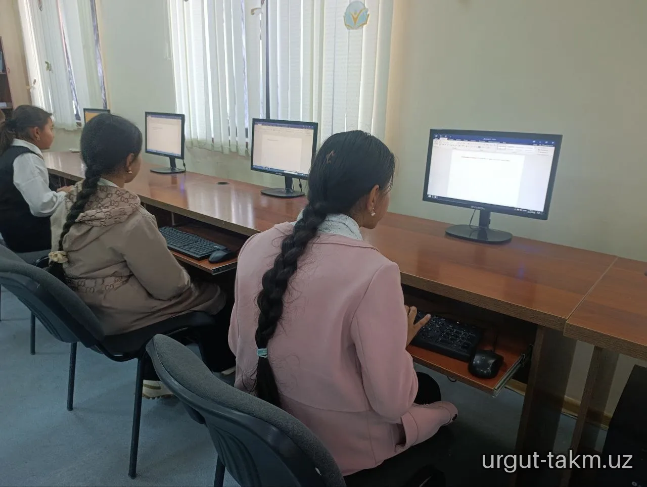 "Qiziqarli kutubxonada" nomli  kutubxona bo‘ylab ekskursiya Urgut tumanidagi 121 -  umumta‘lim maktabi o‘quvchilari  uchun tashkil qilindi.
