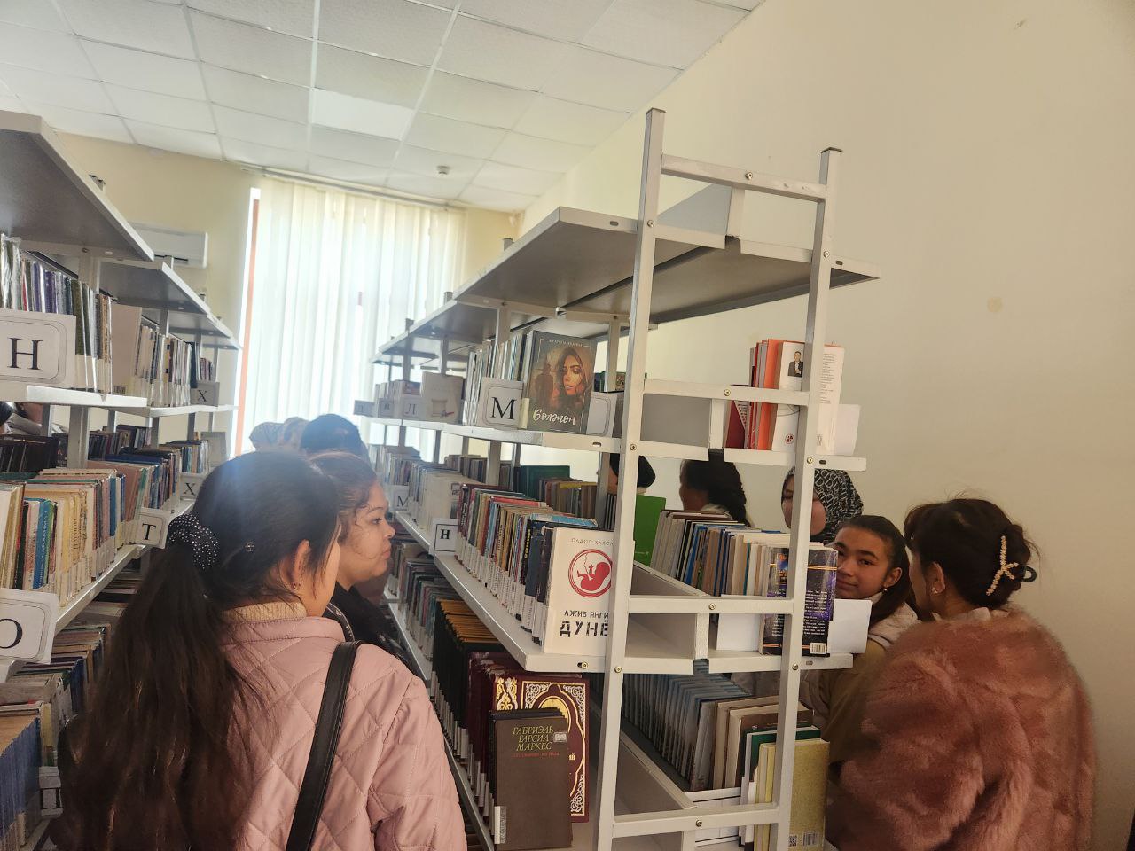 "INFOLIB OʻZBEKISTON 2025" XIV MILLIY AXBOROT-KUTUBXONA HAFTALIGI OCHILISH - Tibbiyot texnikum talabalari