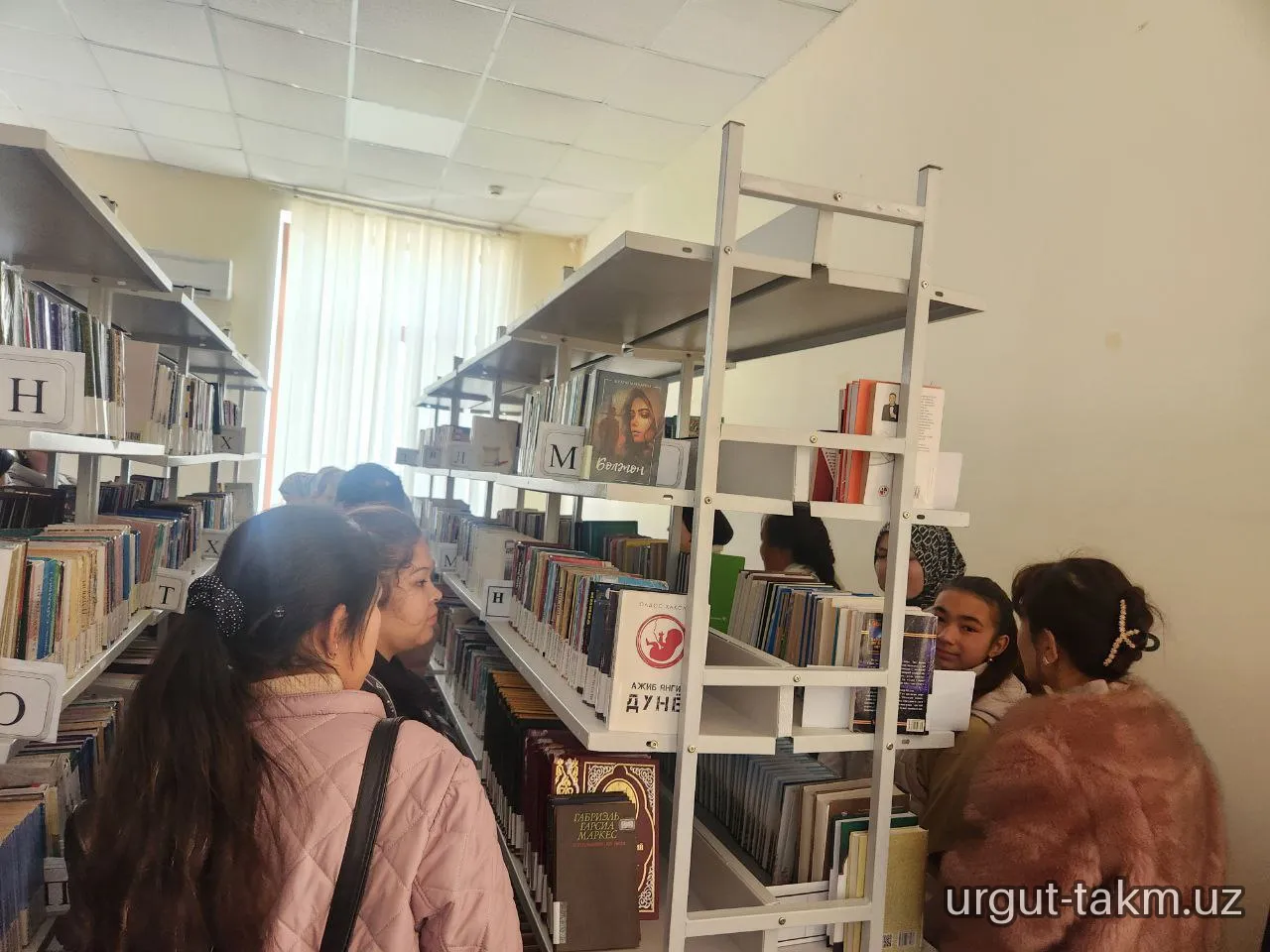 "INFOLIB OʻZBEKISTON 2025" XIV MILLIY AXBOROT-KUTUBXONA HAFTALIGI OCHILISH - Tibbiyot texnikum talabalari