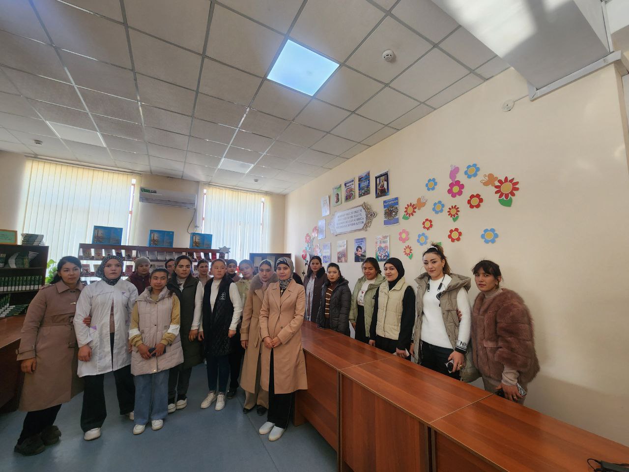 "INFOLIB OʻZBEKISTON 2025" XIV MILLIY AXBOROT-KUTUBXONA HAFTALIGI OCHILISH - Tibbiyot texnikum talabalari