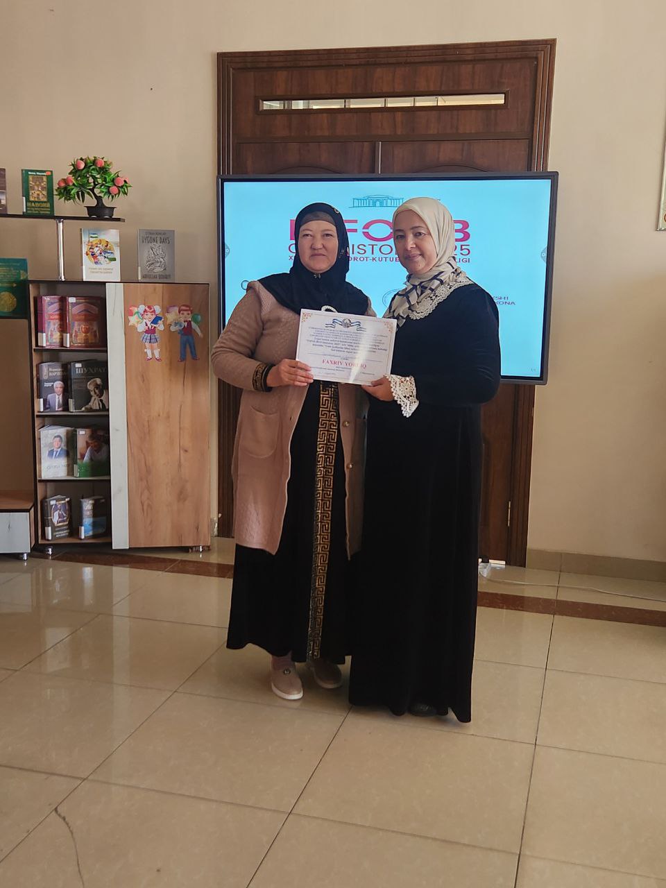 "INFOLIB OʻZBEKISTON 2025" XIV MILLIY AXBOROT-KUTUBXONA HAFTALIGI 3-KUN - URGUTLIK YOSH IJODKORLAR BILAN DAVRA SUHBATI