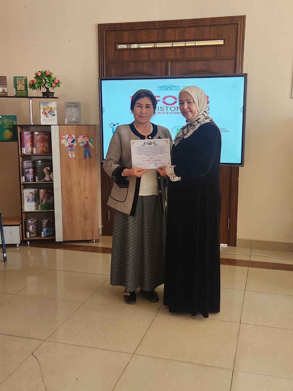 "INFOLIB OʻZBEKISTON 2025" XIV MILLIY AXBOROT-KUTUBXONA HAFTALIGI 3-KUN - URGUTLIK YOSH IJODKORLAR BILAN DAVRA SUHBATI