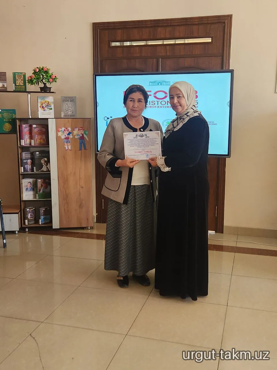 "INFOLIB OʻZBEKISTON 2025" XIV MILLIY AXBOROT-KUTUBXONA HAFTALIGI 3-KUN - URGUTLIK YOSH IJODKORLAR BILAN DAVRA SUHBATI