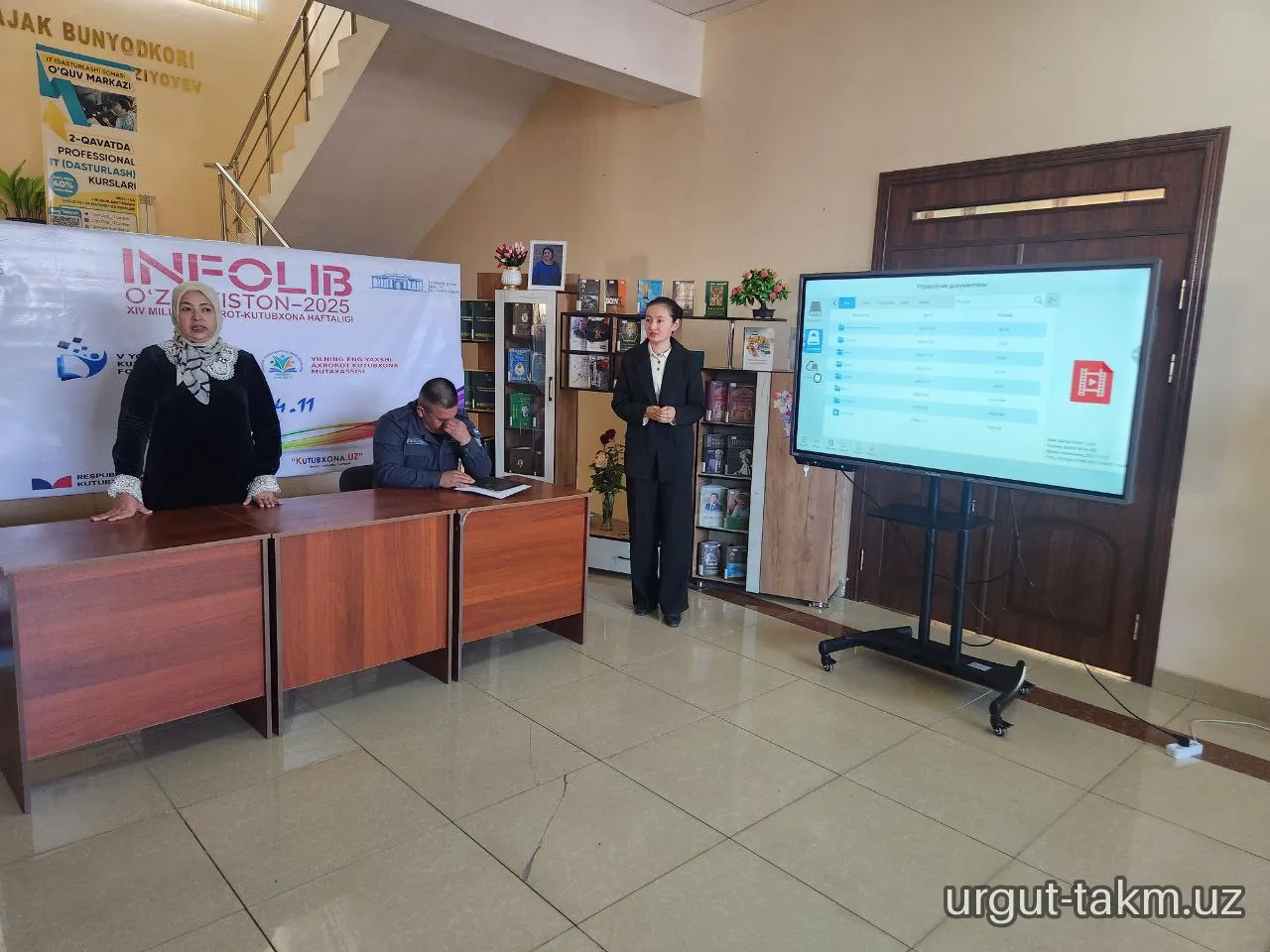 “INFOLIB OʻZBEKISTON–2025” XIV Milliy axborot-kutubxona haftaligining to‘rtinchi kunida Axborot-kutubxona markazida navbatdagi mazmunli tadbir o‘tkazildi. Tadbirda Milliy gvardiya Urgut tuman bo‘limi xodimlari, kitobxonlar ishtirok etdi.