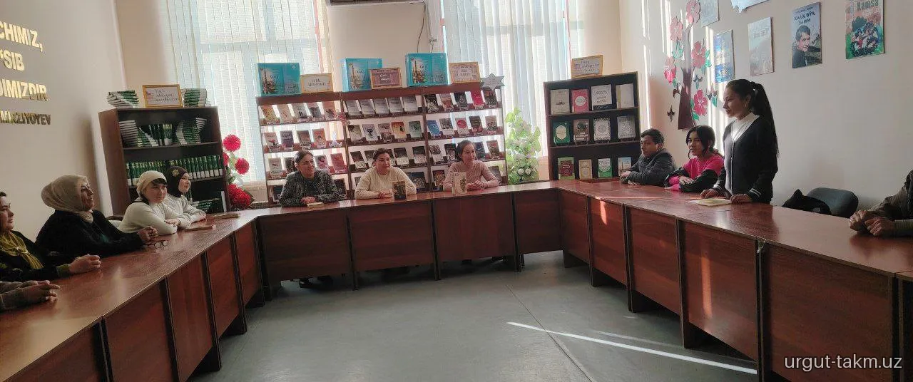 Urgut tuman axborot-kutubxona  markazida  “Kitobsevarlar klubi” a’zolari bilan davra suhbati o‘tkazildi. Unda Аsqad Muxtorning "Chinor "asari muhokama qilindi.