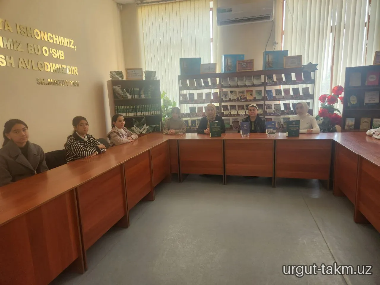 "Siz o‘z huquqingizni bilasizmi?" mavzusida davra suhbati o'tkazdi.