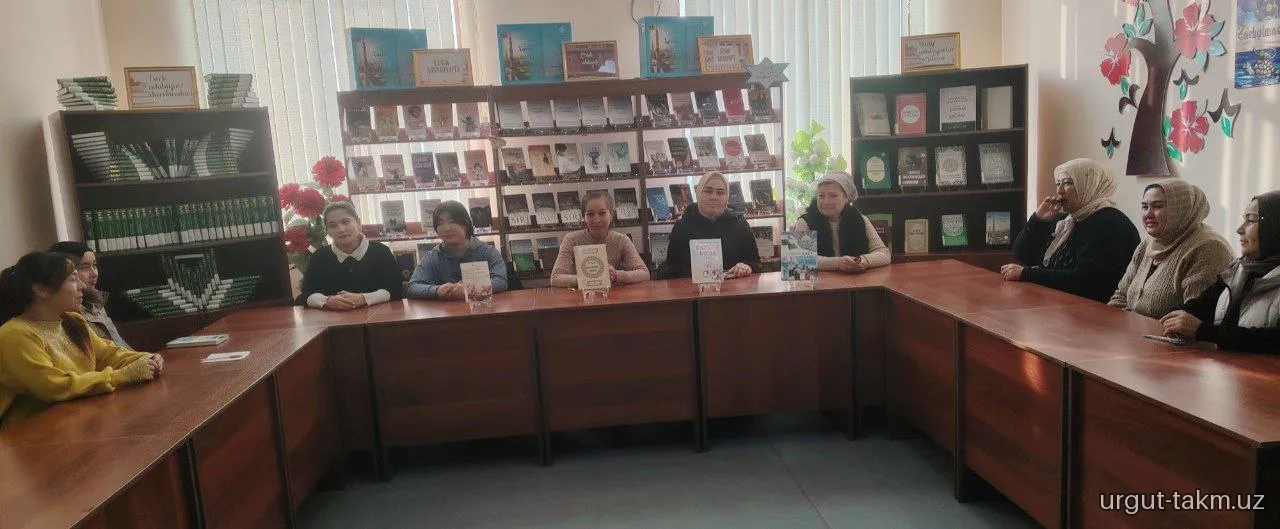 Urgut tuman axborot-kutubxona markazida  "ILMLI ONA FARZANDI, KELAJAKNI YARATADI" deb nomlangan shior asosida "Kitobxon onalar" kuni bo'lib o'tdi.