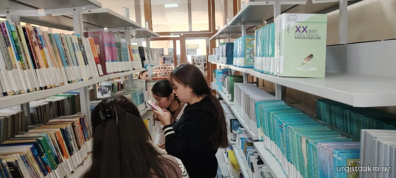 Axborot-kutubxona markazida  “INFOLIB OʻZBEKISTON-2025” XIV Milliy axborot-kutubxona haftaligining uchinchi kuni davomida kitobxonlikni targ‘ib qilish maqsadida  kutubxona bo‘ylab sayohat tashkil qilindi- 137-maktab