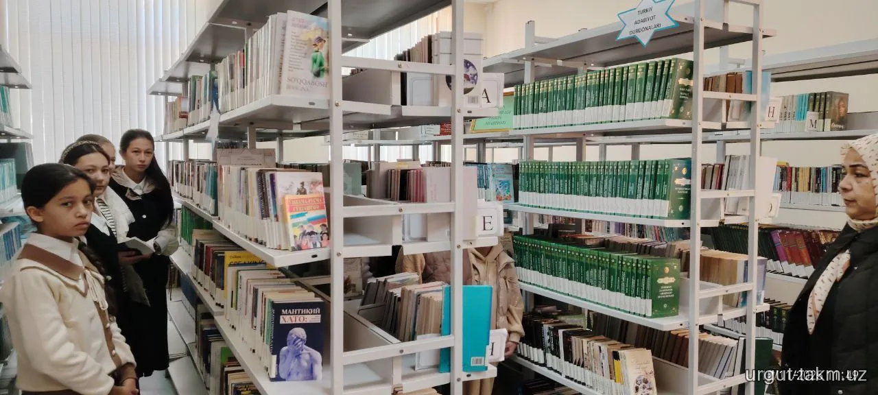 Axborot-kutubxona markazida  “INFOLIB OʻZBEKISTON-2025” XIV Milliy axborot-kutubxona haftaligining uchinchi kuni davomida kitobxonlikni targ‘ib qilish maqsadida  kutubxona bo‘ylab sayohat tashkil qilindi- 137-maktab
