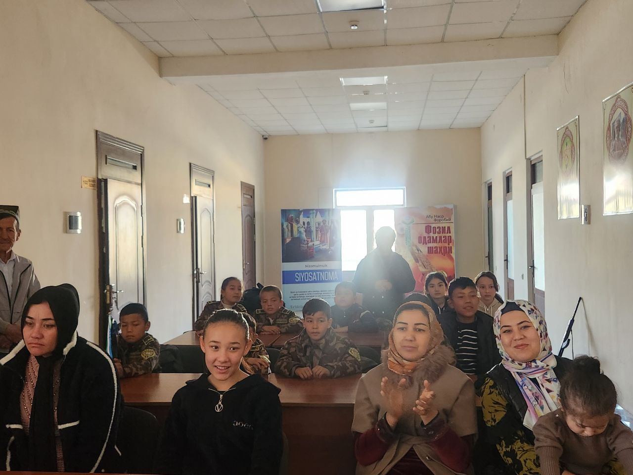 O‘zbekiston Respublikasining Davlat bayrog‘i qabul qilingan kun - 54 - maktab hamda Qalqon jasorat maktabi o'quvchilari