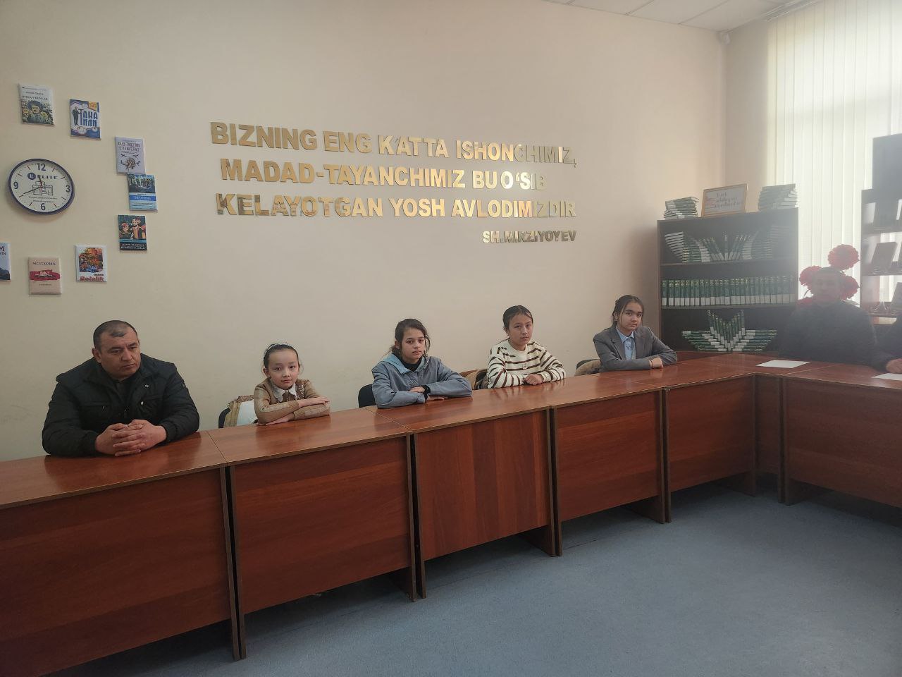 “Kitobsevarlar” klubi a’zolari ishtirokida kitob targ‘ibotiga bag‘ishlangan ma’naviy-ma’rifiy tadbir tashkil etildi.