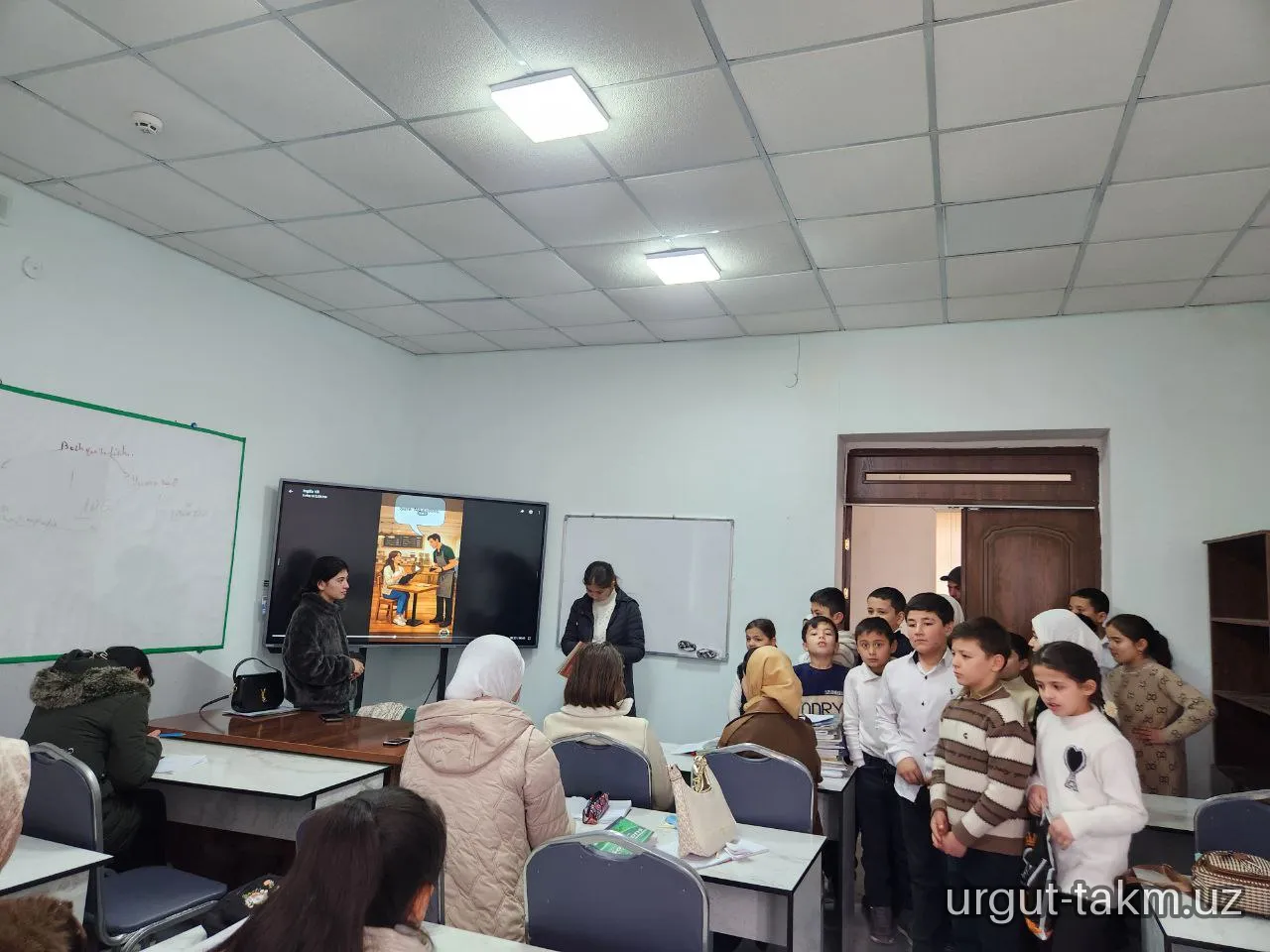 86-maktab o'quvchilari kutubxona bo'ylab sayohat uyushtirildi