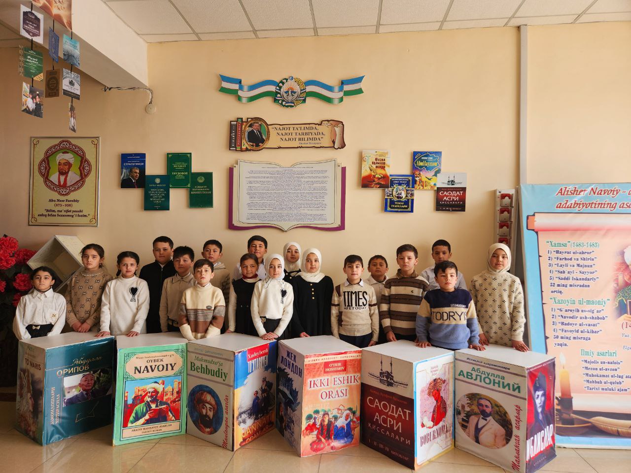 86-maktab o'quvchilari kutubxona bo'ylab sayohat uyushtirildi