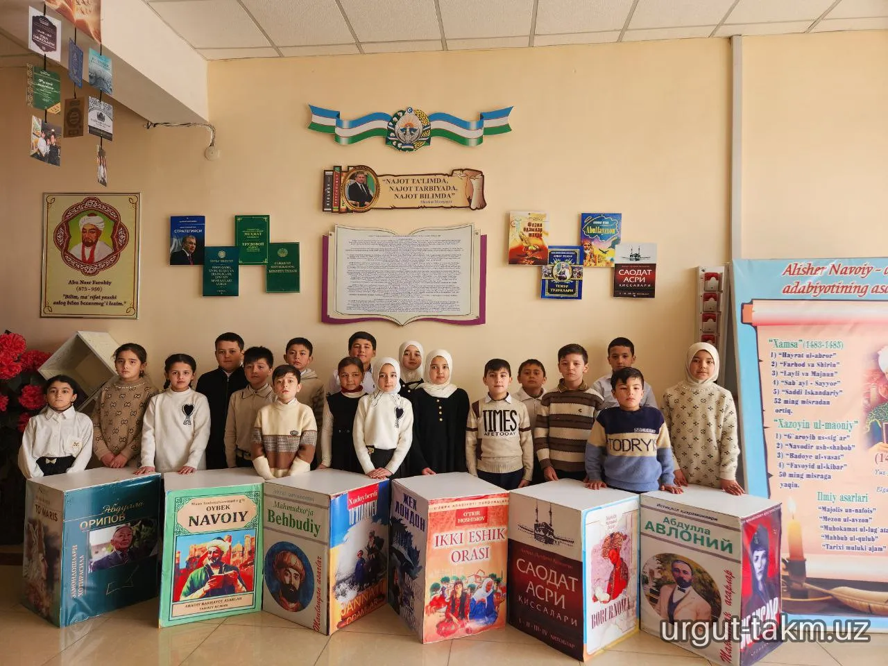86-maktab o'quvchilari kutubxona bo'ylab sayohat uyushtirildi
