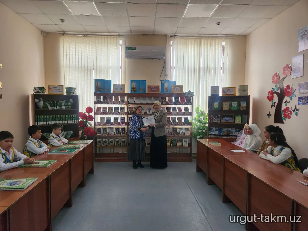 Urgut tuman axborot-kutubxona markazida buyuk mutafakkir va so‘z mulkining sultoni Mir Alisher Navoiy tavalludining 585 yilligi munosabati bilan badiiy g‘azalxonlik kechasi tashkil etildi.