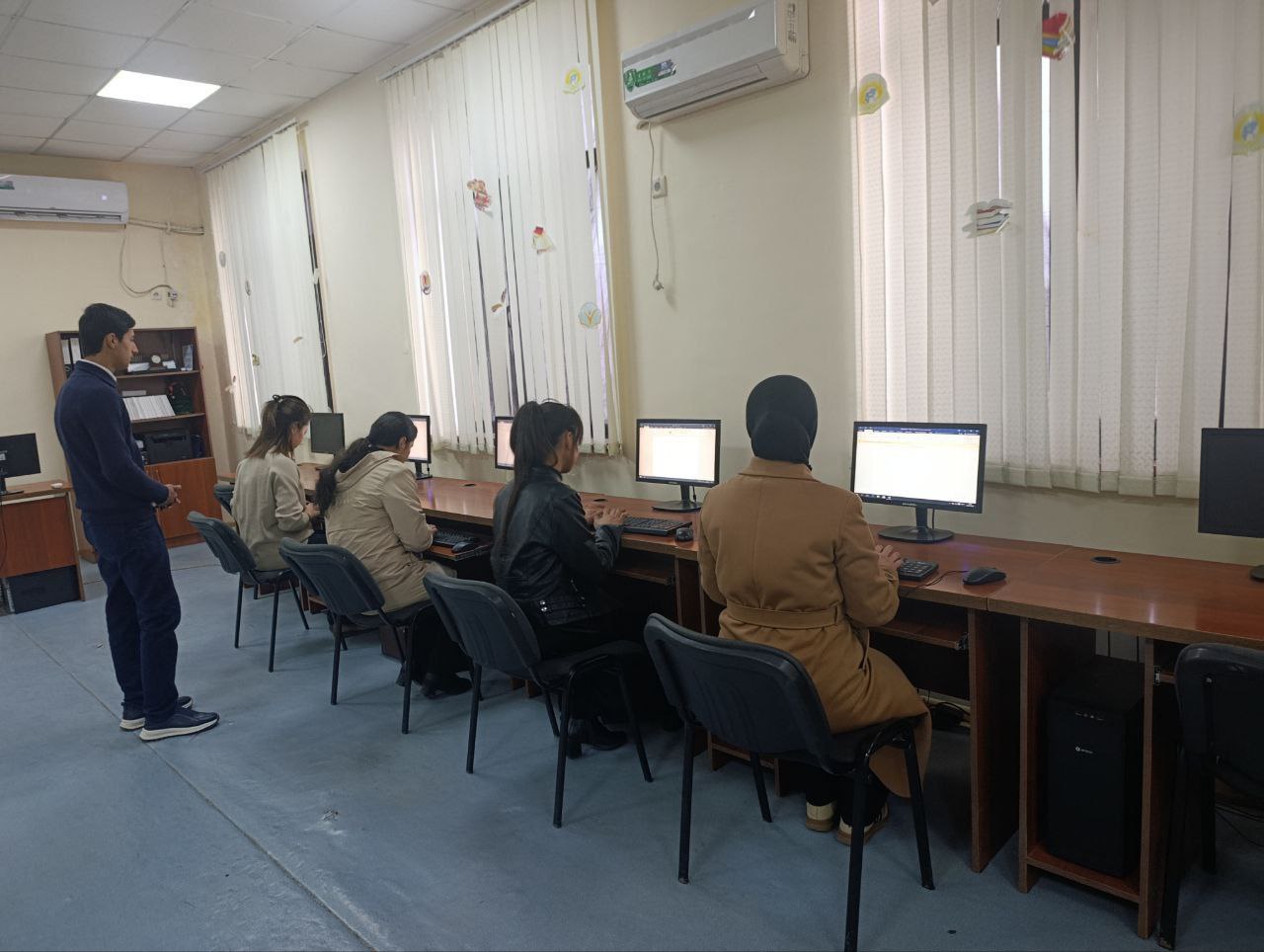 56-umumiy o‘rta ta'lim maktabi o‘quvchilari ishtirokida “Qiziqarli kutubxonada” nomli kutubxona bo‘ylab ekskursiya tashkil etildi.