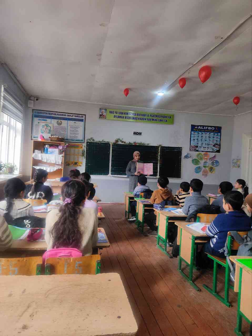 Urgutda Kitobxonlik Soati: Kichik Tadqiqotchilar Uchun Yangi Olam!