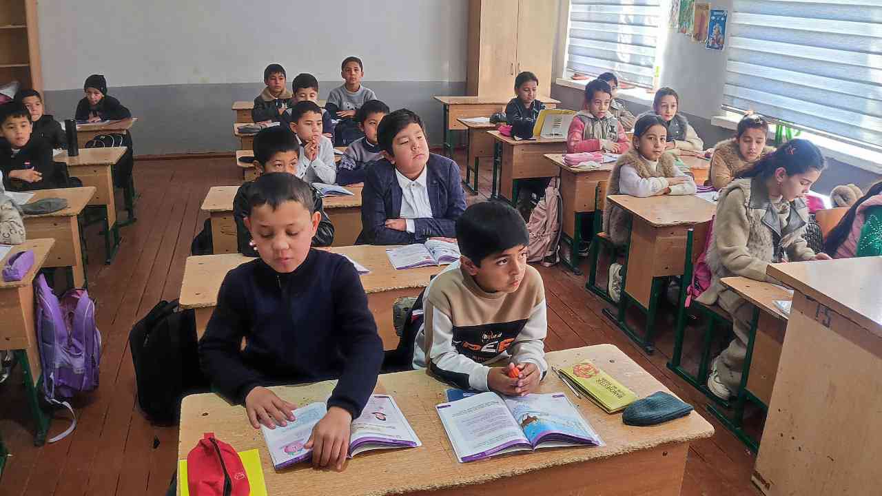 Urgutda Kitobxonlik Soati: Kichik Tadqiqotchilar Uchun Yangi Olam!