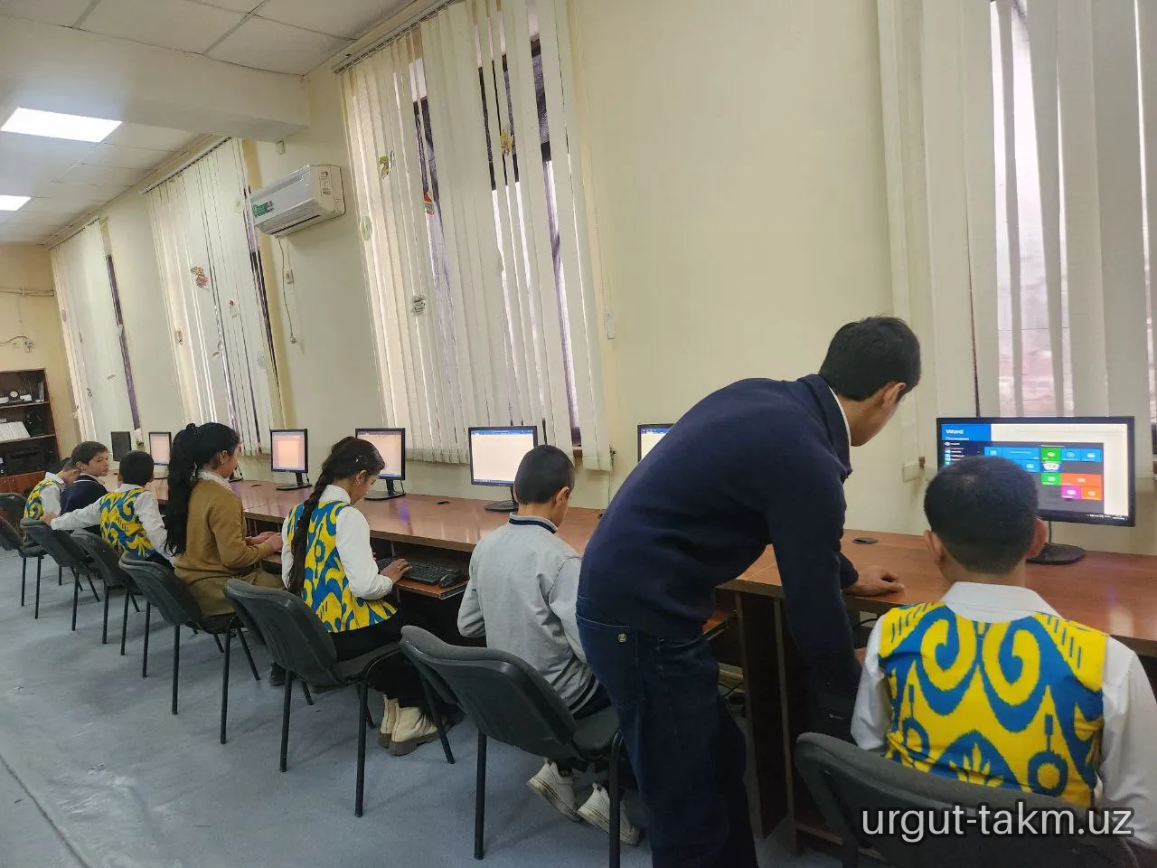 Milliy liboslarni targ'ib qiluvchi kitobxonlar