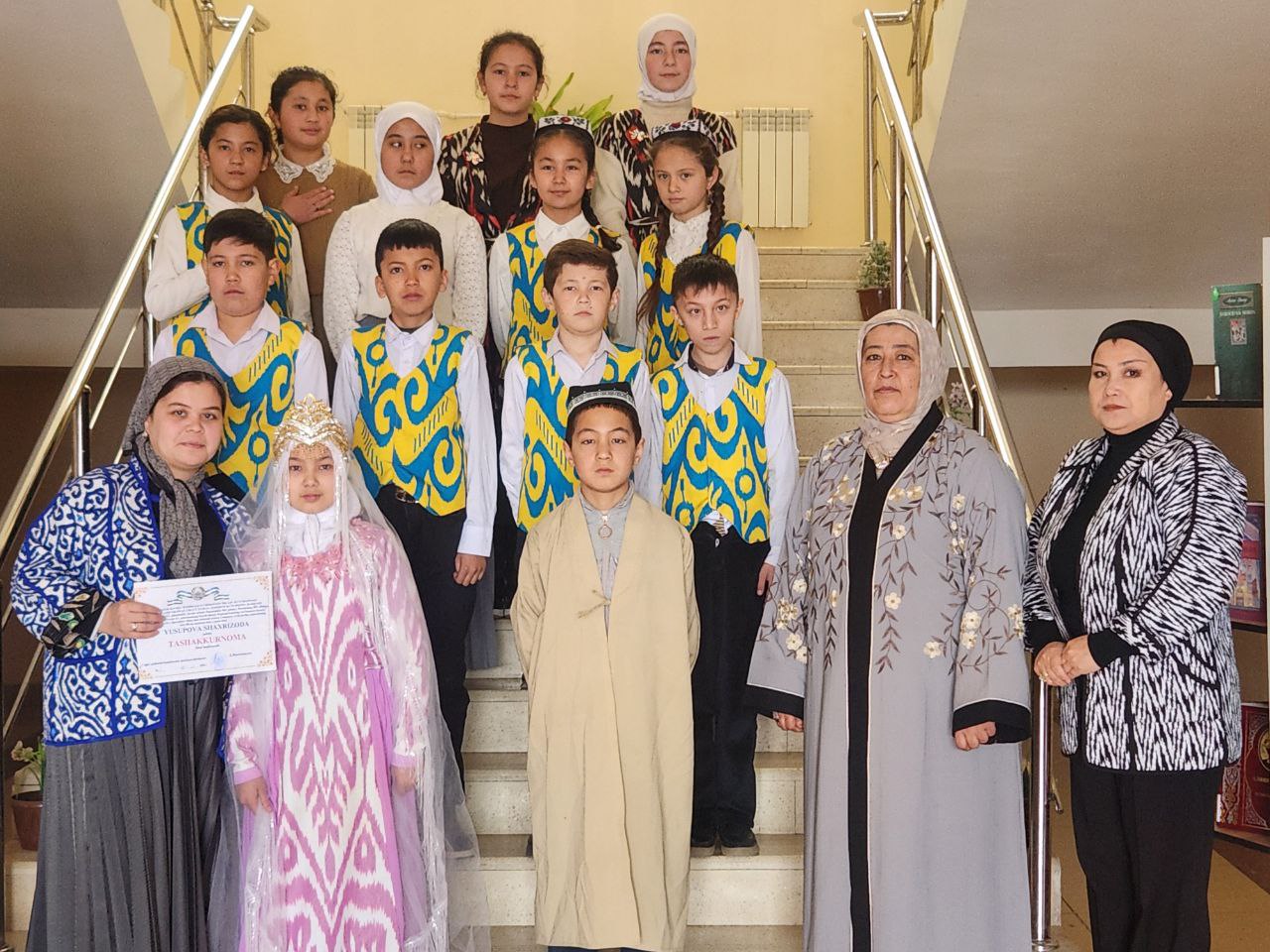 Milliy liboslarni targ'ib qiluvchi kitobxonlar