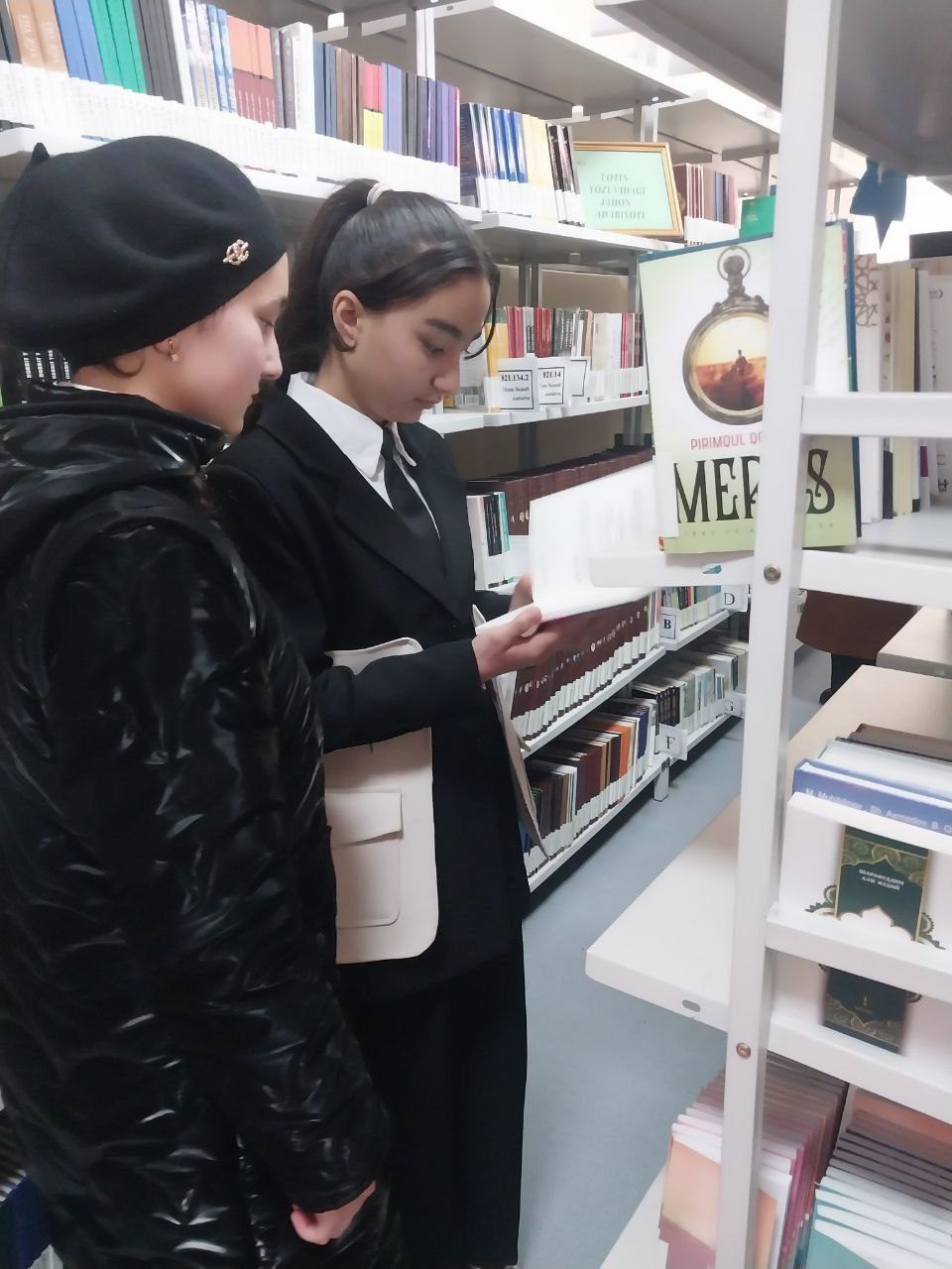 “Qiziqarli kutubxonada” nomli kutubxona bo‘ylab ekskursiya - 121-maktab