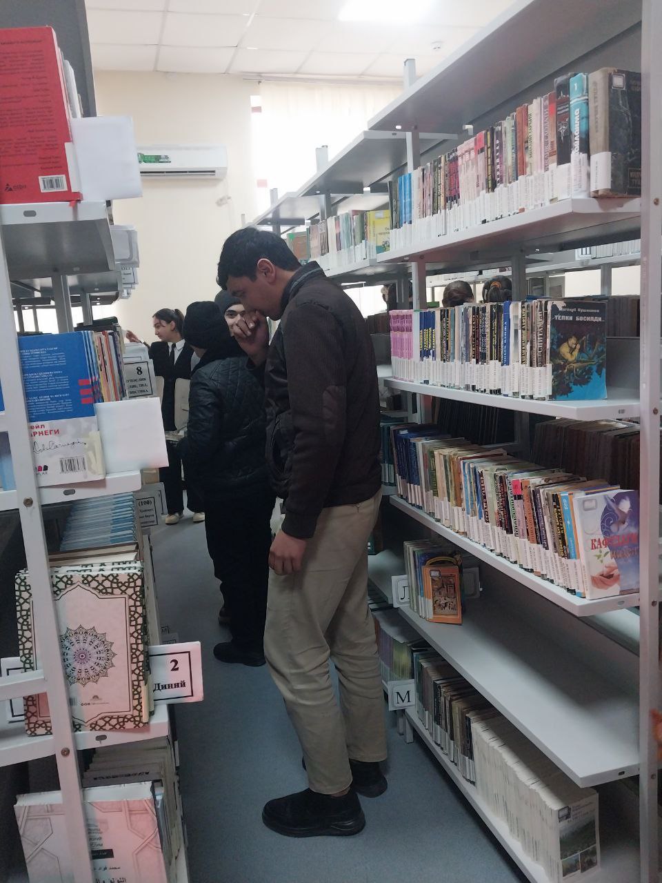 “Qiziqarli kutubxonada” nomli kutubxona bo‘ylab ekskursiya - 121-maktab