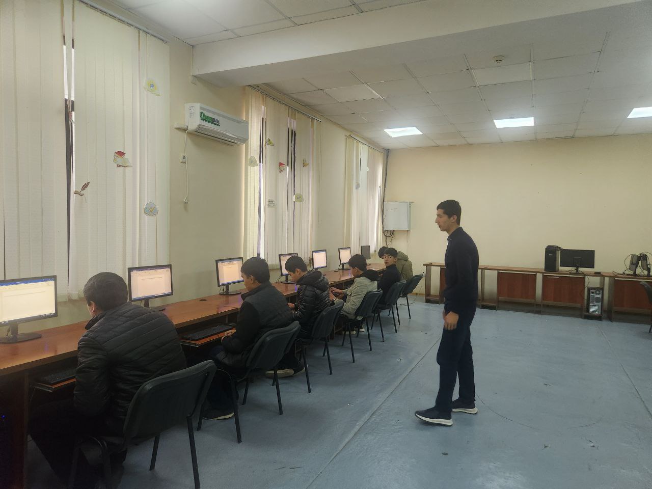 “Qiziqarli kutubxonada” nomli kutubxona bo‘ylab ekskursiya - 123-maktab