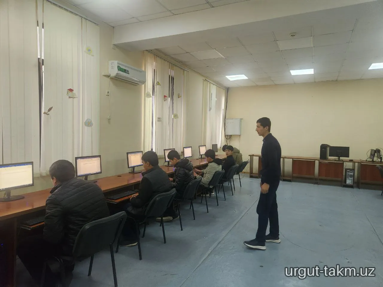 “Qiziqarli kutubxonada” nomli kutubxona bo‘ylab ekskursiya - 123-maktab