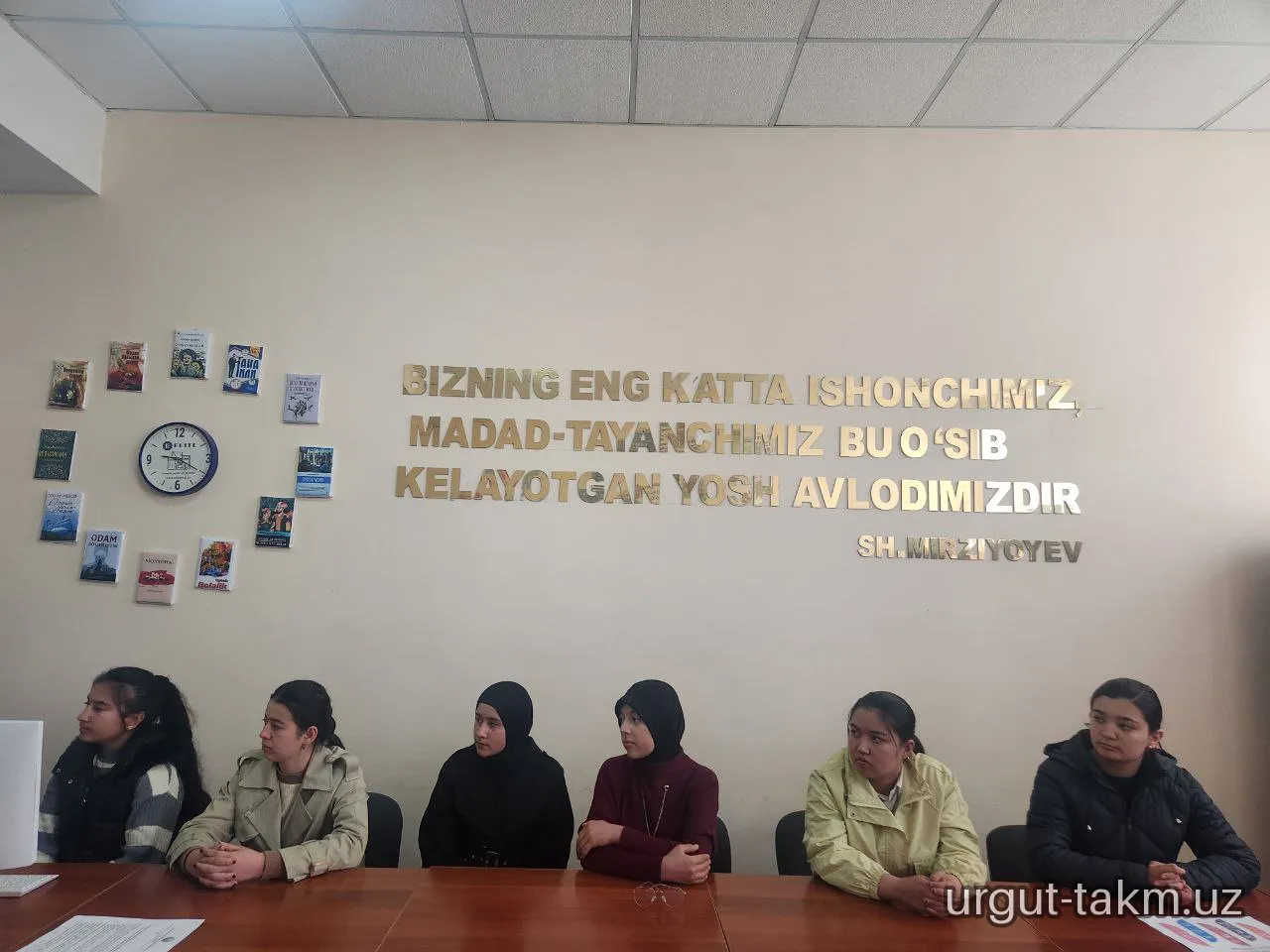142-umumiy o‘rta ta‘lim maktabi  "Kitobsevarlar klubi "a‘zolarining navbatdagi davra suhbati tashkil qilindi