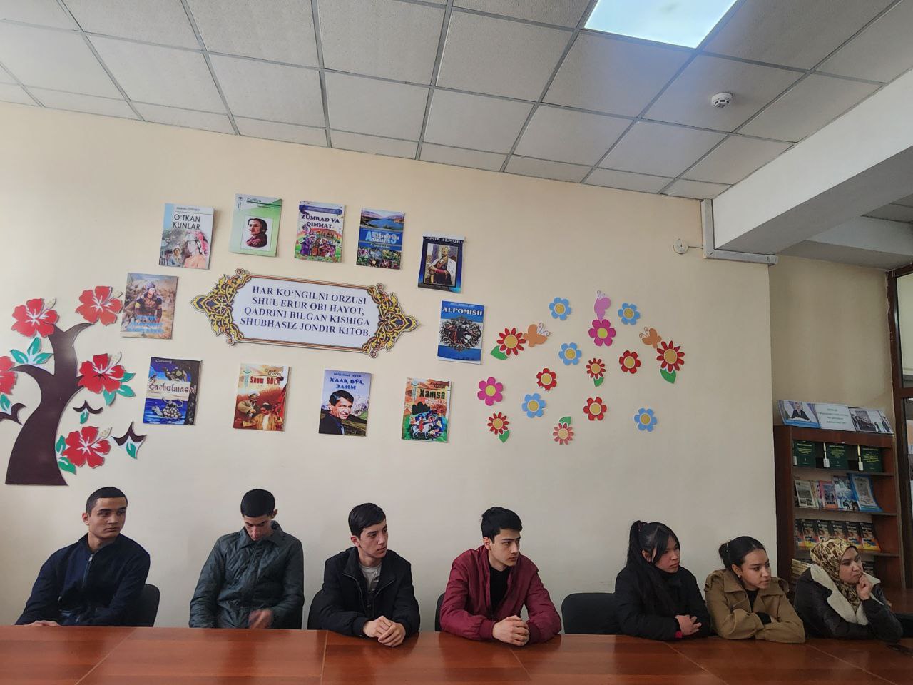 142-umumiy o‘rta ta‘lim maktabi  "Kitobsevarlar klubi "a‘zolarining navbatdagi davra suhbati tashkil qilindi