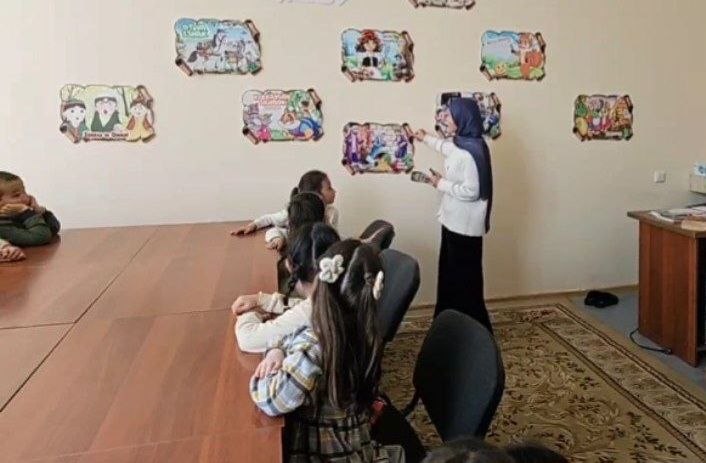 Urgut tuman axborot- kutubxona markazida sayohat. "Ko‘zmunchoq" MTT uchun kutubxona bo‘ylab sayohat uyushtirildi.