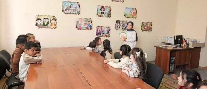 Urgut tuman axborot- kutubxona markazida sayohat. "Ko‘zmunchoq" MTT uchun kutubxona bo‘ylab sayohat uyushtirildi.