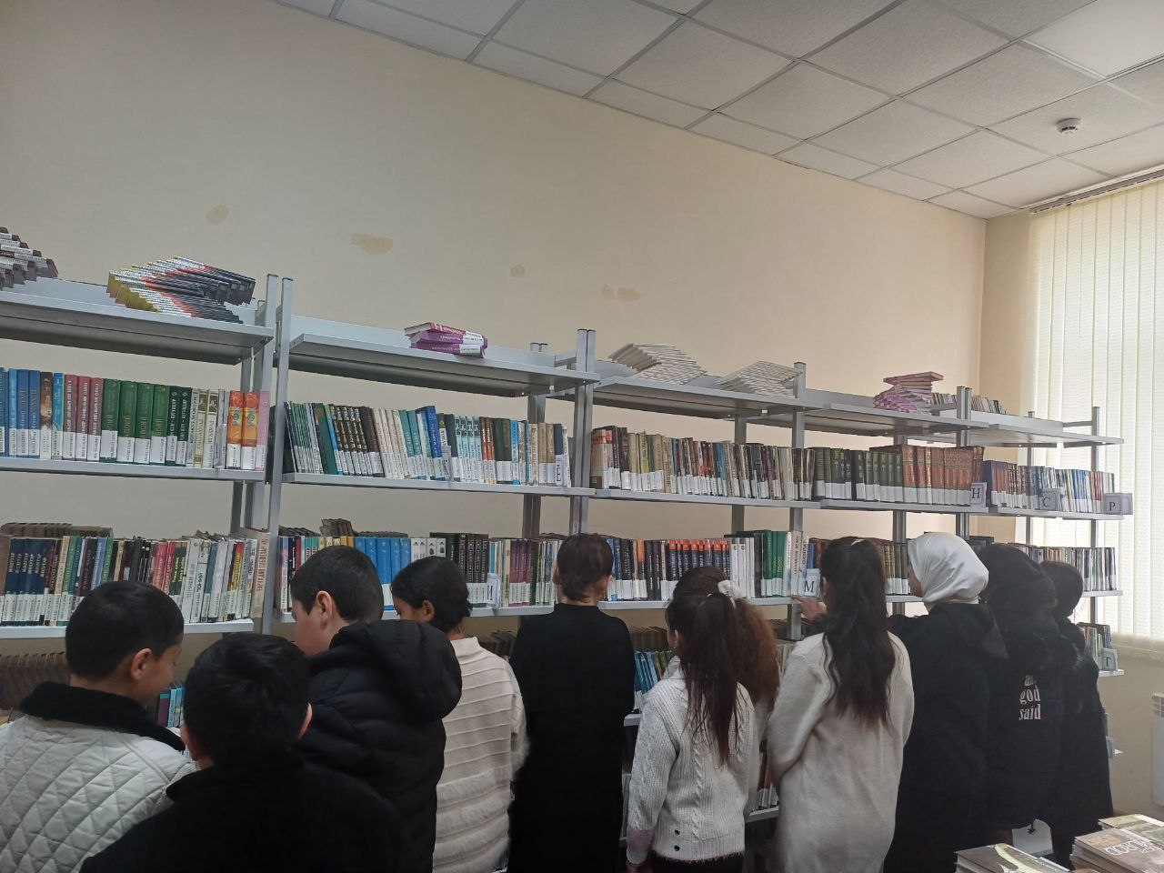 Kutubxona bo‘ylab ekskursiya