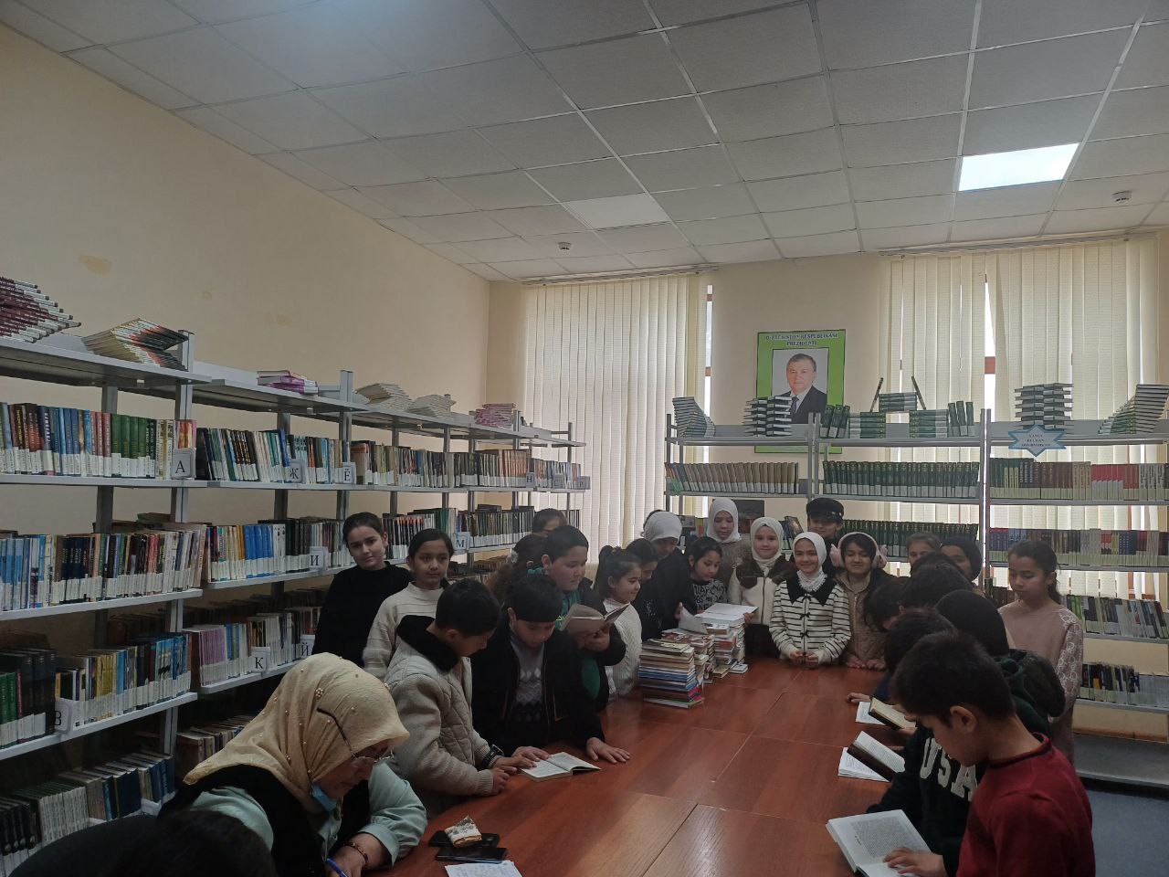 Kutubxona bo‘ylab ekskursiya