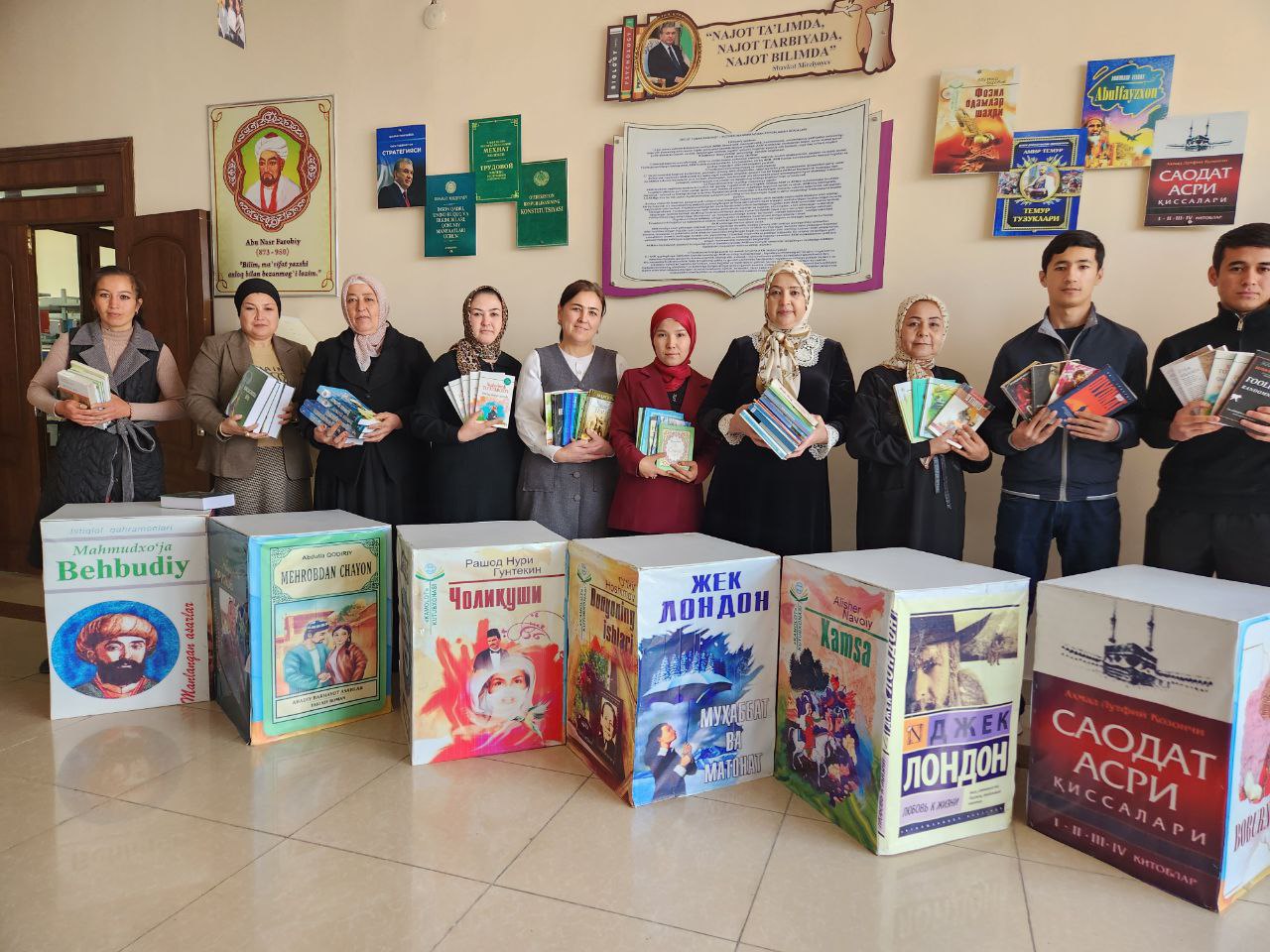 Urgut tuman axborot-kutubxona markazida ma’rifat va saxovat birlashgan go‘zal aksiya: "Kutubxonamga kitob sovg‘a qilaman" davom etmoqda.