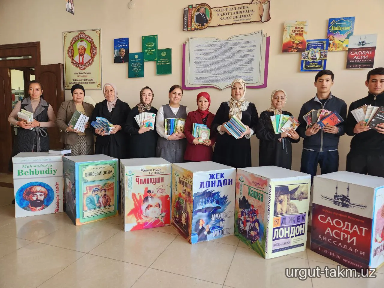 Urgut tuman axborot-kutubxona markazida ma’rifat va saxovat birlashgan go‘zal aksiya: "Kutubxonamga kitob sovg‘a qilaman" davom etmoqda.