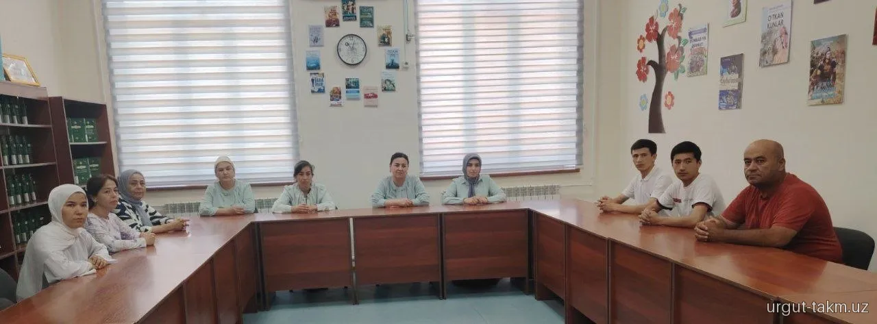 Urgut tuman axborot-kutubxona markazi xodimlari uchun “Siyosiy-ma’rifat” soati bo‘lib o‘tmoqda - 24.07.2026