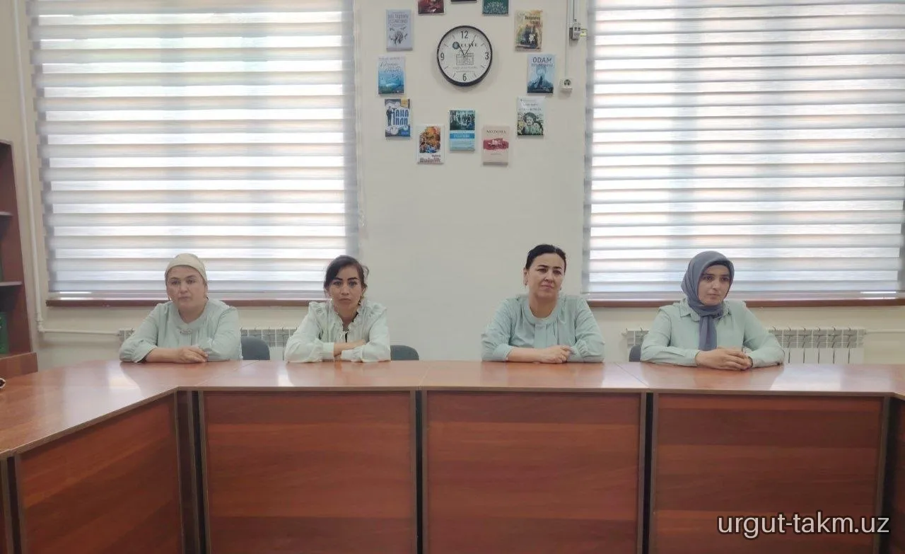 Urgut tuman axborot-kutubxona markazi xodimlari uchun “Siyosiy-ma’rifat” soati bo‘lib o‘tmoqda - 24.07.2026